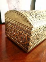 Jolie boîte en métal vintage "Victoria" 