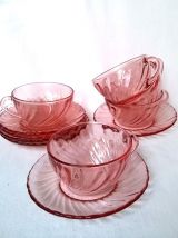 Tasses et soucoupes rose Arcoroc