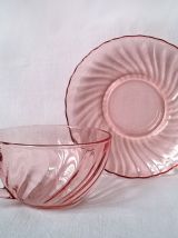 Tasses et soucoupes rose Arcoroc