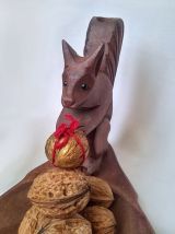 Plat en bois feuille et écureuil sculpté