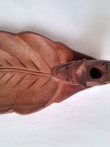 Plat en bois feuille et écureuil sculpté