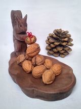 Plat en bois feuille et écureuil sculpté