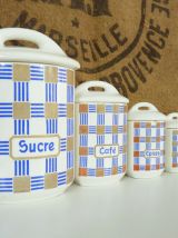 Série de 5 pots à épices en faïence, estampillé Yvonne