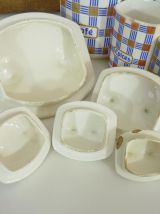 Série de 5 pots à épices en faïence, estampillé Yvonne