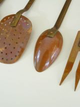 Très beau lot d'ustensiles en cuivre et manche en fer