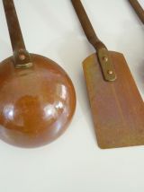 Très beau lot d'ustensiles en cuivre et manche en fer