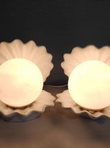 duo de lampes coquille céramique blanche et globes opaline 