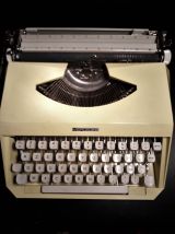 Machine à ecrire  Portable Mercedes Red Yellow 1970