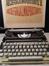 Machine à ecrire  Portable Mercedes Red Yellow 1970