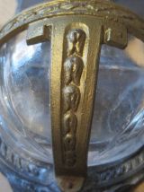 Joli bénitier en metal  ancien .    taille  17,50  cm 