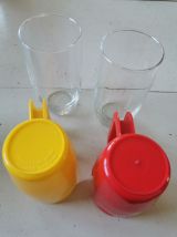 Deux porte verres et leurs verres marque Esso 