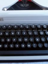 Machine à écrire Erika 106