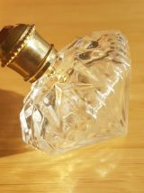 Flacon de parfum en verre taillé