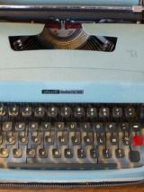 Machine a ecrire, typewriter, lettera 32 et son sac vintage