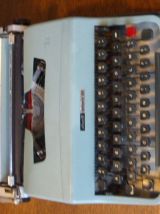 Machine a ecrire, typewriter, lettera 32 et son sac vintage