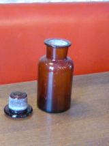 Trois flacons d 'apothicaire, pharmacie,verre ambré 1940