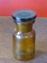 Trois flacons d 'apothicaire, pharmacie,verre ambré 1940
