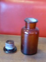 Trois flacons d 'apothicaire, pharmacie,verre ambré 1940