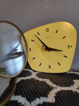 pendule vintage formica jaune Vedette avec cadran en verre