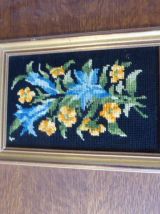 Lot de deux canevas, roses bleues et bouquet de fleurs