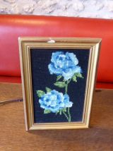 Lot de deux canevas, roses bleues et bouquet de fleurs