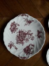 11 assiettes à dessert et un plat en céramique anglaise