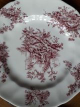 11 assiettes à dessert et un plat en céramique anglaise