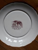 11 assiettes à dessert et un plat en céramique anglaise