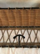 Porte-manteau en métal et rotin
