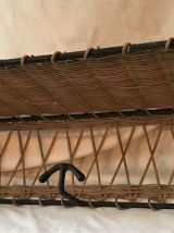 Porte-manteau en métal et rotin