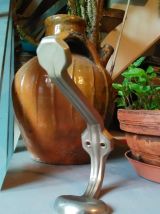 Trio de doubles patères anciennes en métal (école)