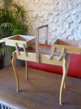 Boite a couture en bois clair, pieds galbés vintage 1960