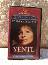 2 cassettes : Yentl + Un  jour à New York