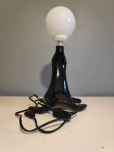 lampe otarie en céramique noire et globe opaline blanche