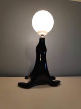 lampe otarie en céramique noire et globe opaline blanche