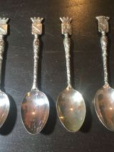 17 petites cuillères de collection 