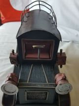 VOITURE EN TOLE 17 x 31 x 12 cm en TBE