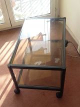 Meuble TV en verre sur roulettes
