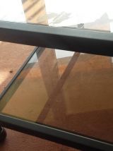Meuble TV en verre sur roulettes