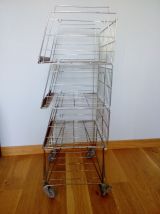 Etagère de commerce métallique à roulettes
