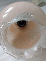 Suspension en verre en forme de fleur  de couleur rose