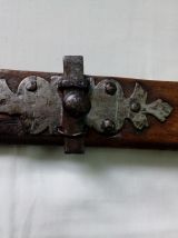 Porte vitrée en bois avec loquet en fer