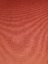 Fauteuil crapaud restauré en velours rose 