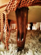 Fauteuil crapaud restauré en velours rose 