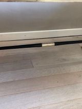 Table basse, laiton doré et têtes de lion, maison Ramsay