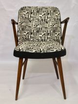 Chaise scandinave avec accoudoirs retapissée tissu jacquard 