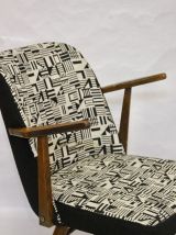 Chaise scandinave avec accoudoirs retapissée tissu jacquard 