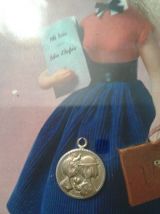 Médaillon et carte les amoureux de Peynet