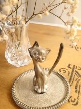Élégant petit chat en étain 