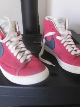 BASKETS BLAZER NIKE T. 38 rouges